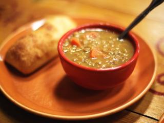Kluci v akci: Čočková polévka jako z francouzské restaurace |recept