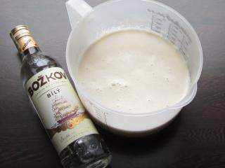 Jak na vaječný likér s pravou vanilkou | recept na domácí likér Jak na vaječný likér s pravou vanilkou | recept na domácí likér