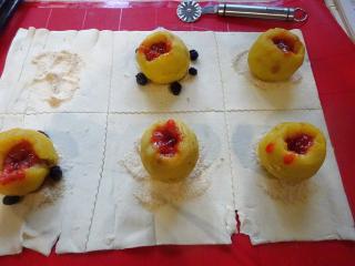 Jak zapéct jablka v listovém těstě s pudinkovým přelivem | recept Jak zapéct jablka v listovém těstě s pudinkovým přelivem | recept